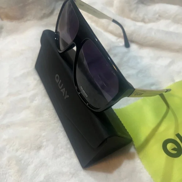 NWT Quay NO CURFEW POLARIZED Sunglasses display picture 3